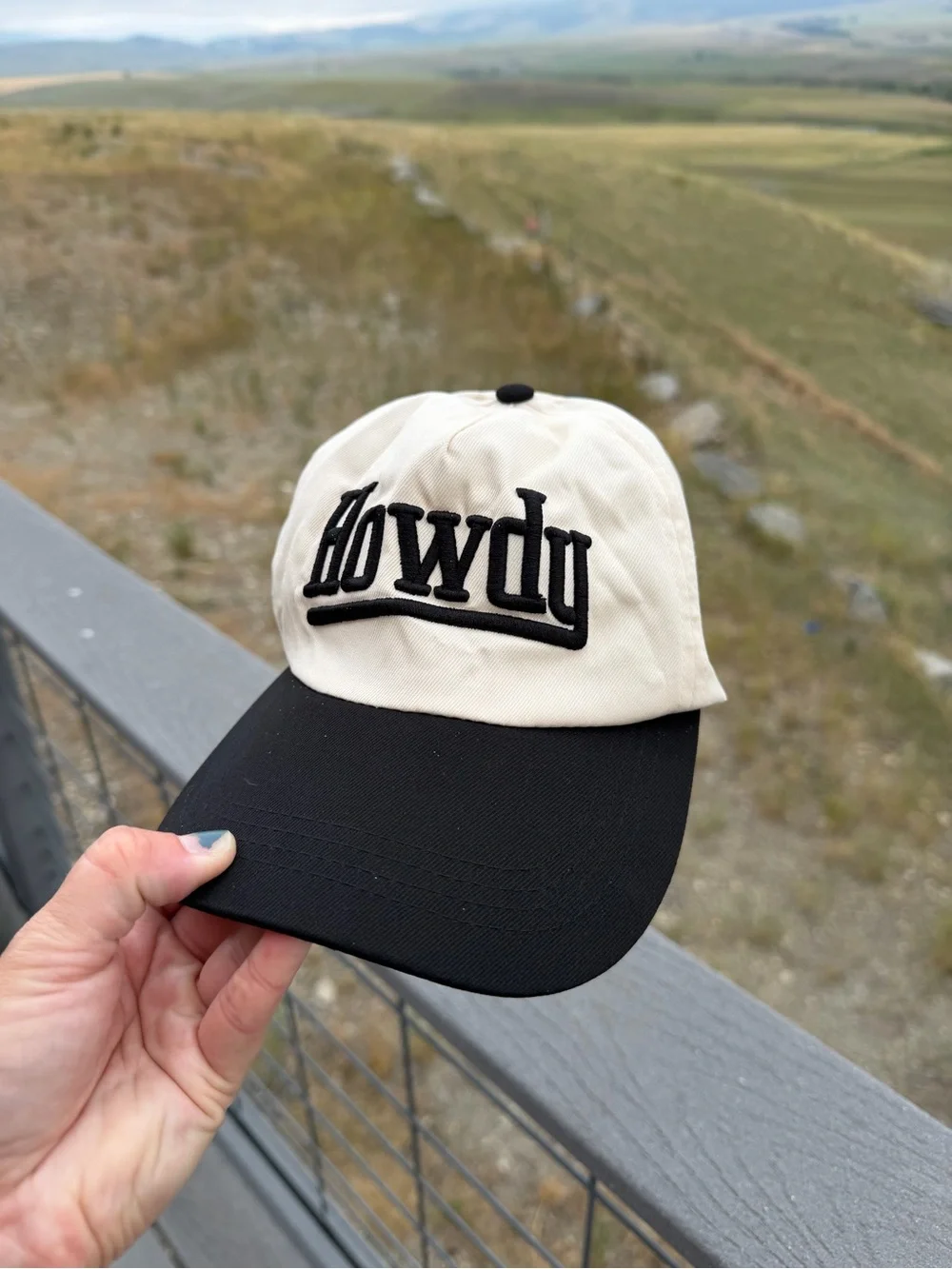 Howdy Embroidered Two-Tone Baseball Cap - Black & Cream